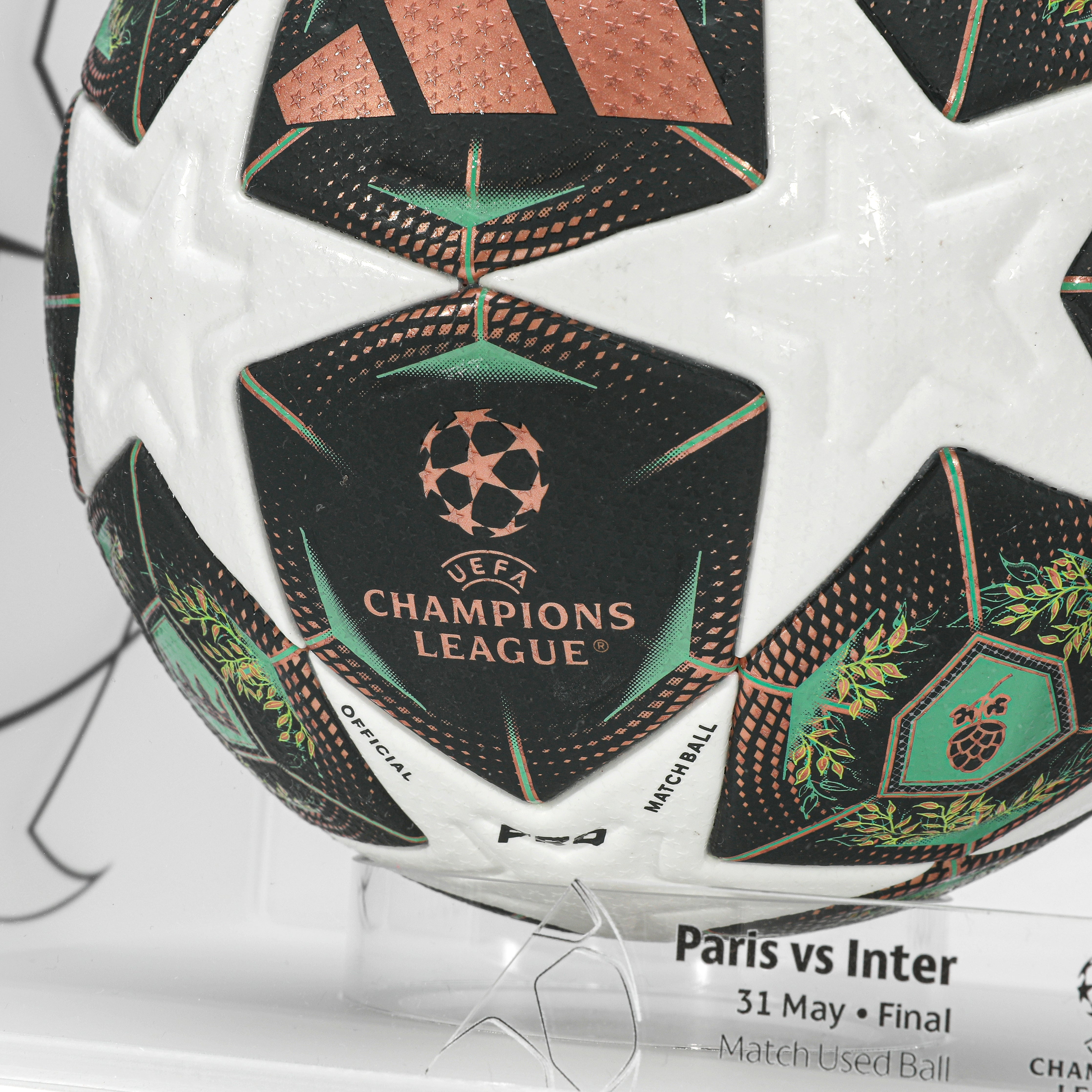 UEFA Champions League 2025 Final: Paris Ball