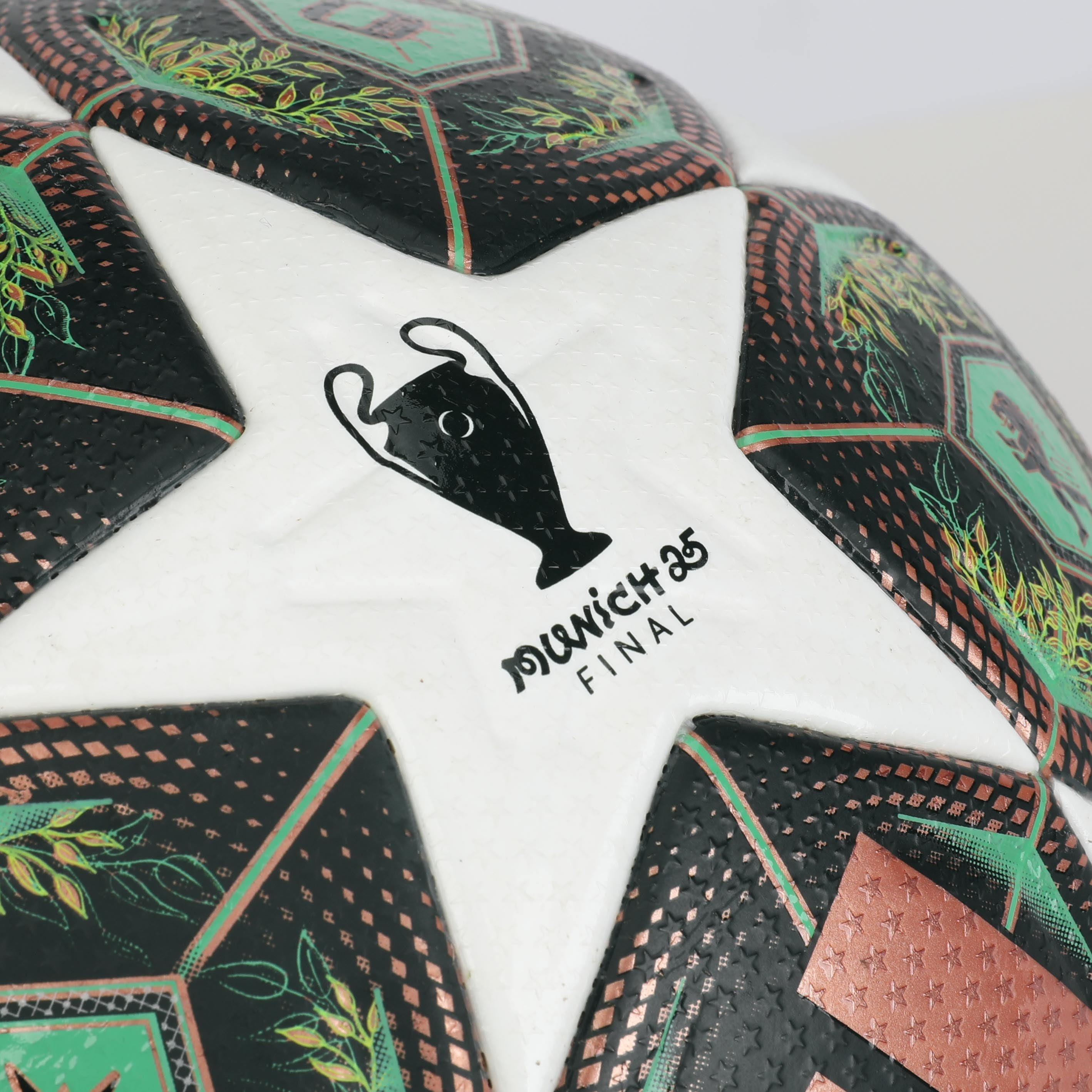 Liga de Campeones de la UEFA 2025 Semifinal 1er etapa: Barcelona usó pelota