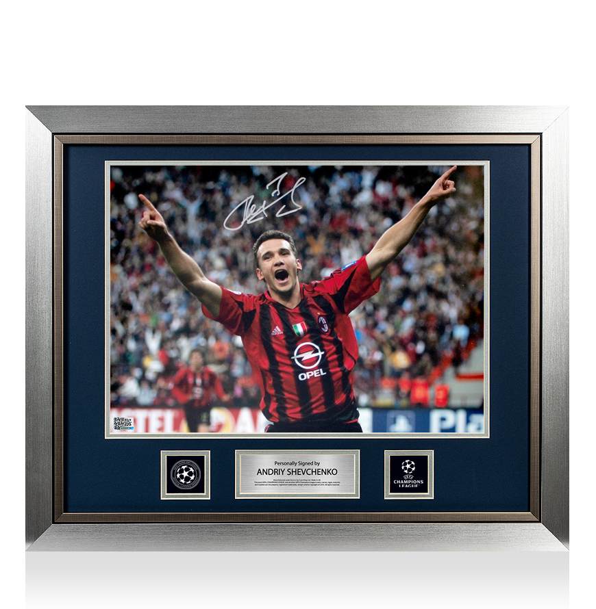 Foto oficial del AC Milan firmada y enmarcada por Andriy Shevchenko de la UEFA Champions League: Icono de la UEFA Champions League