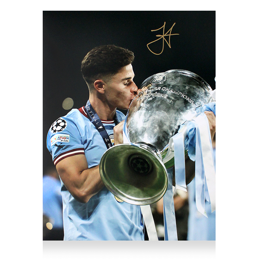 Photo officielle signée et encadrée de Julian Alvarez, vainqueur de la Ligue des champions de l'UEFA, Manchester City 2023