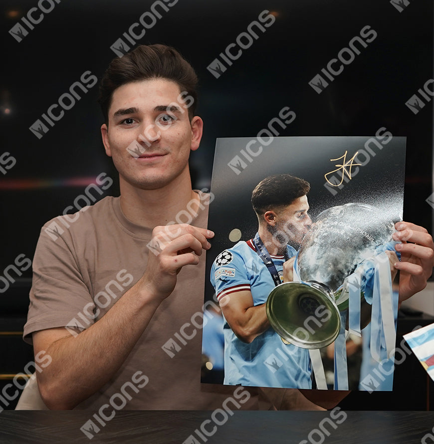 Photo officielle signée et encadrée de Julian Alvarez, vainqueur de la Ligue des champions de l'UEFA, Manchester City 2023