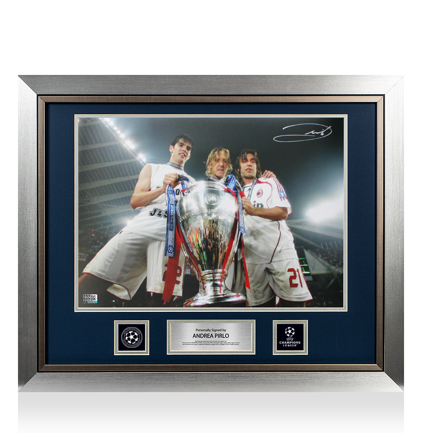 Foto oficial firmada y enmarcada de Andrea Pirlo de la UEFA Champions League del AC Milan: ganador de la UEFA Champions League