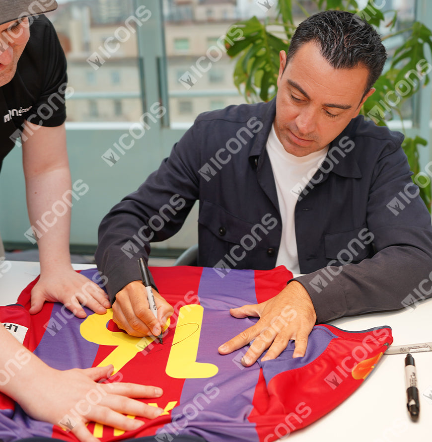Xavi Offizieller UEFA Champions League Back Signiert und Heldenrahmen FC Barcelona 2000-01 Home Shirt