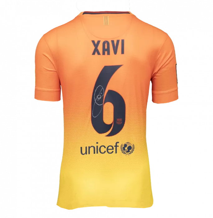 Le dos de la Ligue des champions de l'UEFA de Xavi a signé et héros FC Barcelone 2012-13
