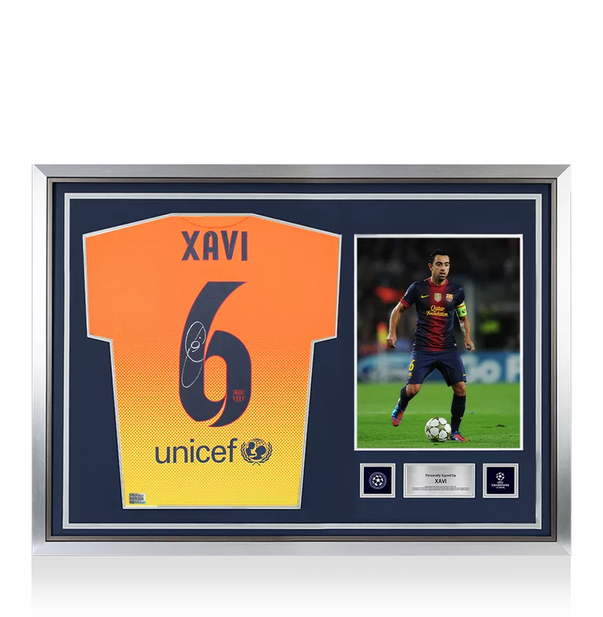 Le dos de la Ligue des champions de l'UEFA de Xavi a signé et héros FC Barcelone 2012-13
