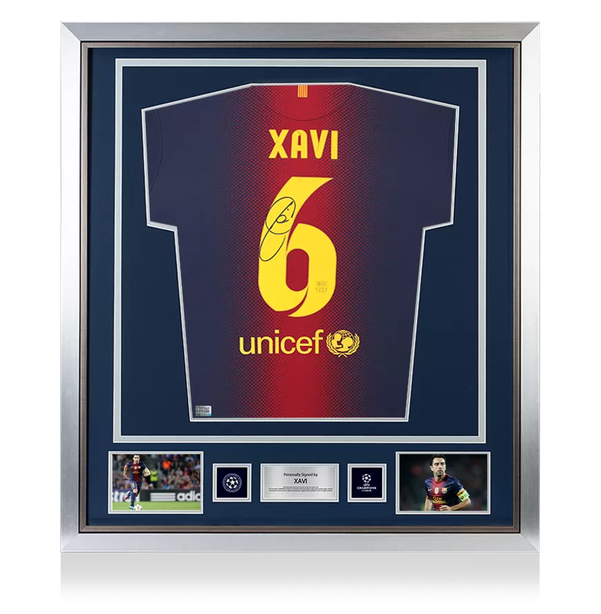 Le dos de la Ligue des champions de l'UEFA de Xavi a signé et encadré le FC Barcelone 2012-13