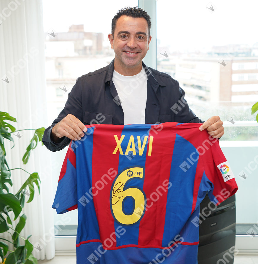 Xavi Offizieller UEFA Champions League Back Signiert und Held-gerahmt FC Barcelona 2002-03 Home Shirt