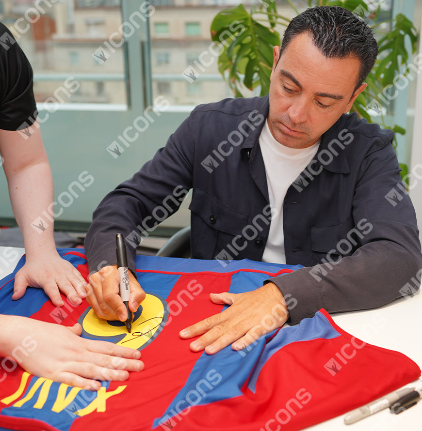 Xavi Offizieller UEFA Champions League Back Signiert und Held-gerahmt FC Barcelona 2002-03 Home Shirt