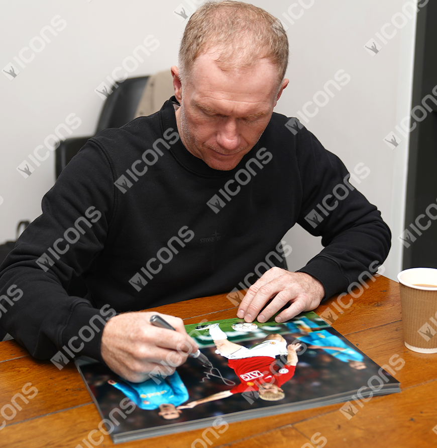 Paul Scholes Official UEFA Champions League Signed and Framed Manchester United Photo: UEFA Champions League Goal vs FC Barcelona
