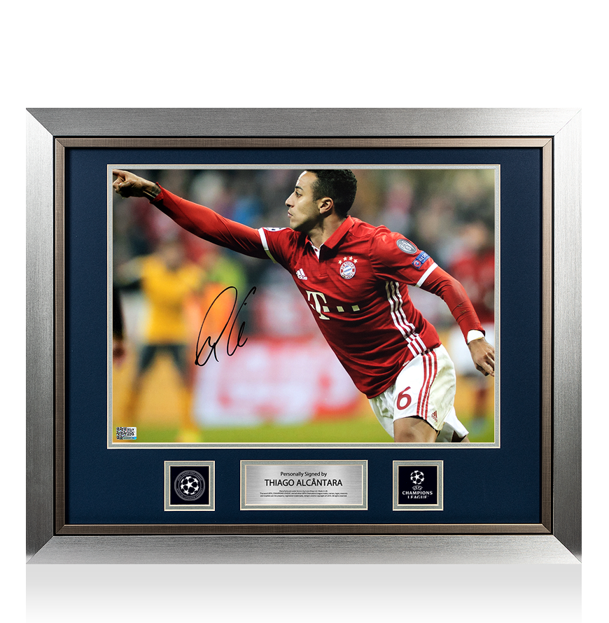 Thiago Alcántara Foto oficial de la UEFA Champions League firmada y enmarcada del FC Bayern Múnich: Estrella de la UEFA Champions League