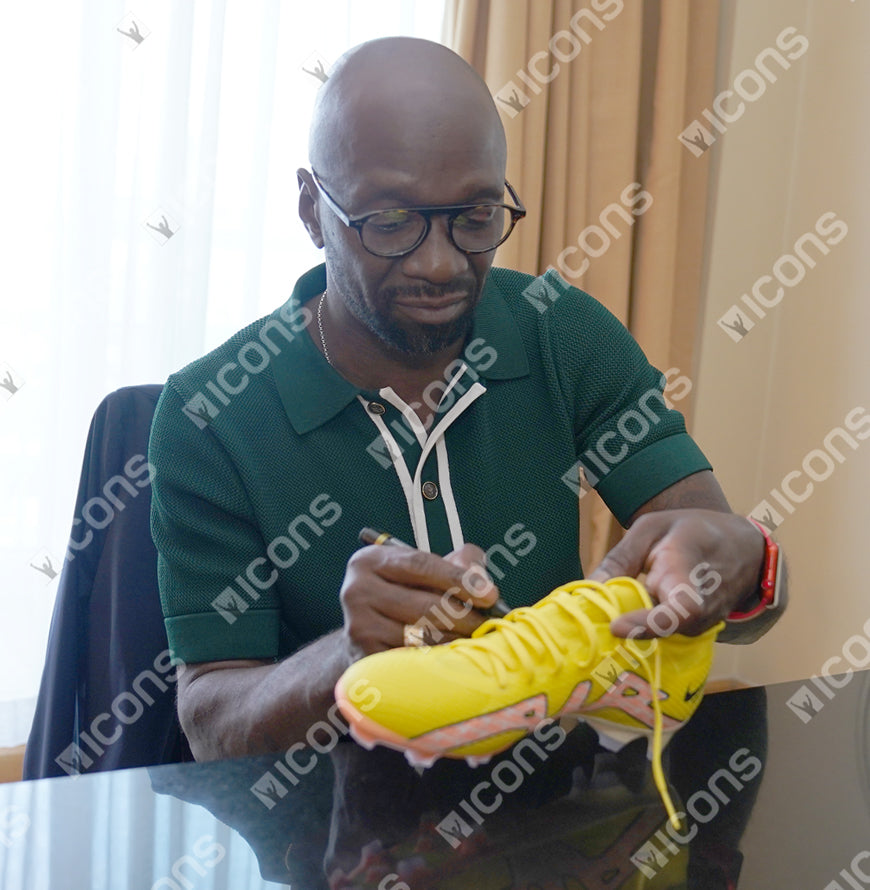 Claude Makelele UFFICIALE UEFA Champions League ha firmato l'avvio mercuriale Nike Yellow nel caso acrilico