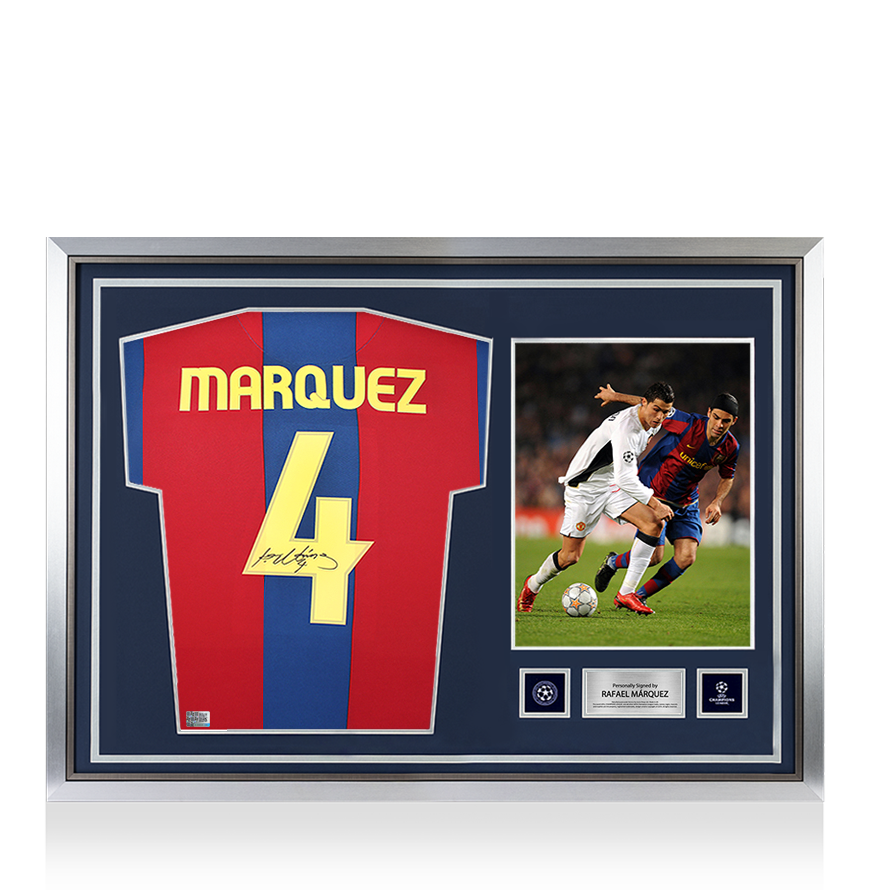 Camiseta oficial de local del FC Barcelona 2007-08 firmada y enmarcada por Rafael Márquez de la UEFA Champions League con números de aficionado.