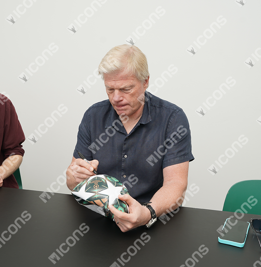 Oliver Kahn offizieller UEFA Champions League unterzeichnete Fußball im Fall Acryl.