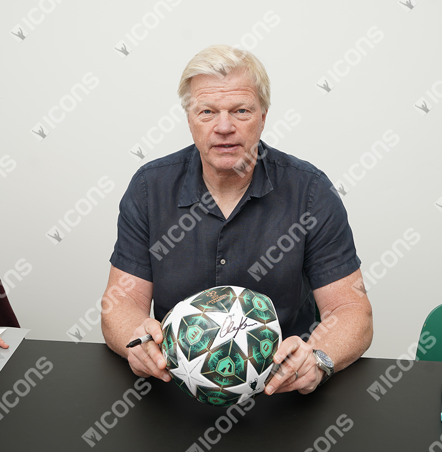 Oliver Kahn offizieller UEFA Champions League unterzeichnete Fußball im Fall Acryl.