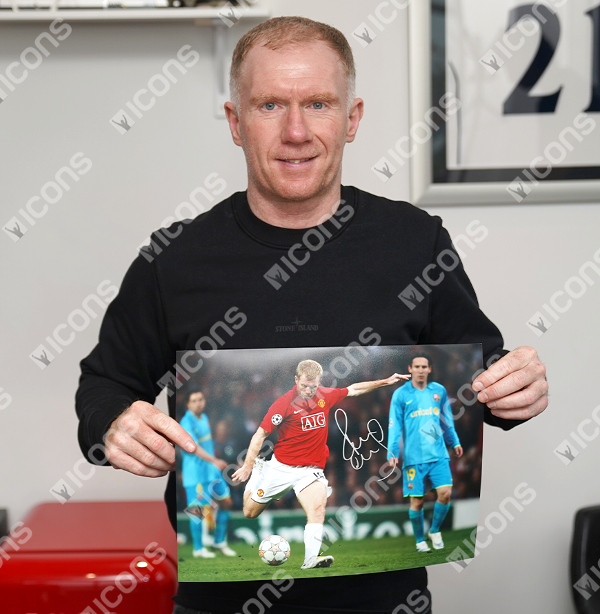 Paul Scholes Official UEFA Champions League Signed and Framed Manchester United Photo: UEFA Champions League Goal vs FC Barcelona