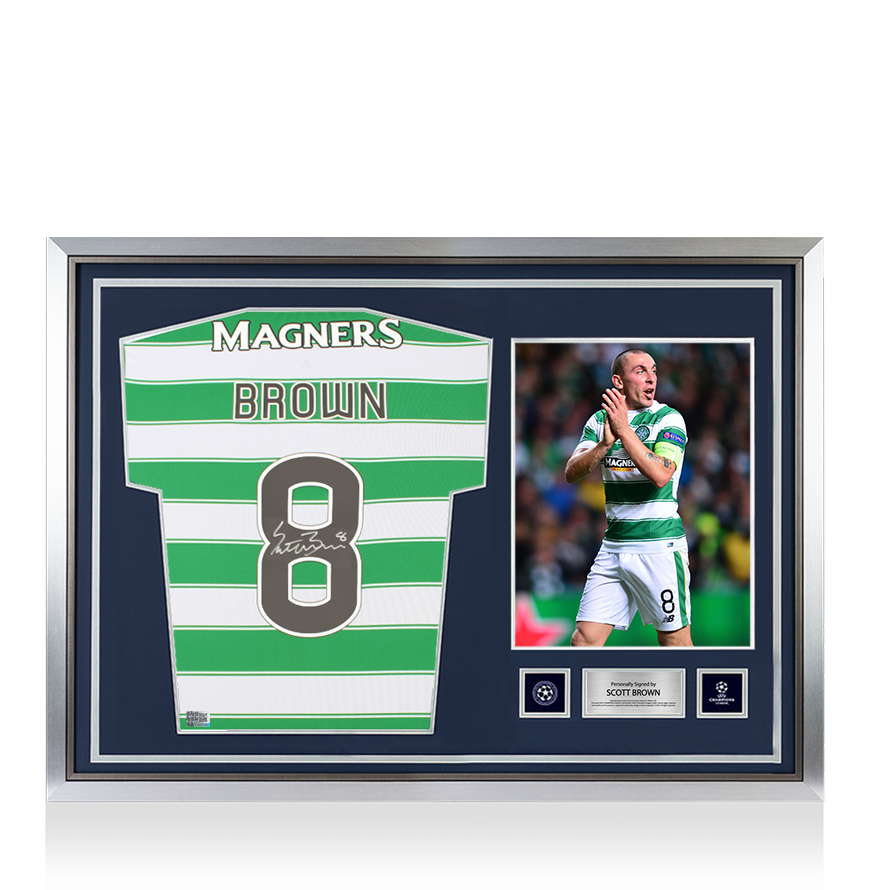 Camiseta oficial de local del Celtic 2022-23 firmada y enmarcada por Scott Brown de la UEFA Champions League